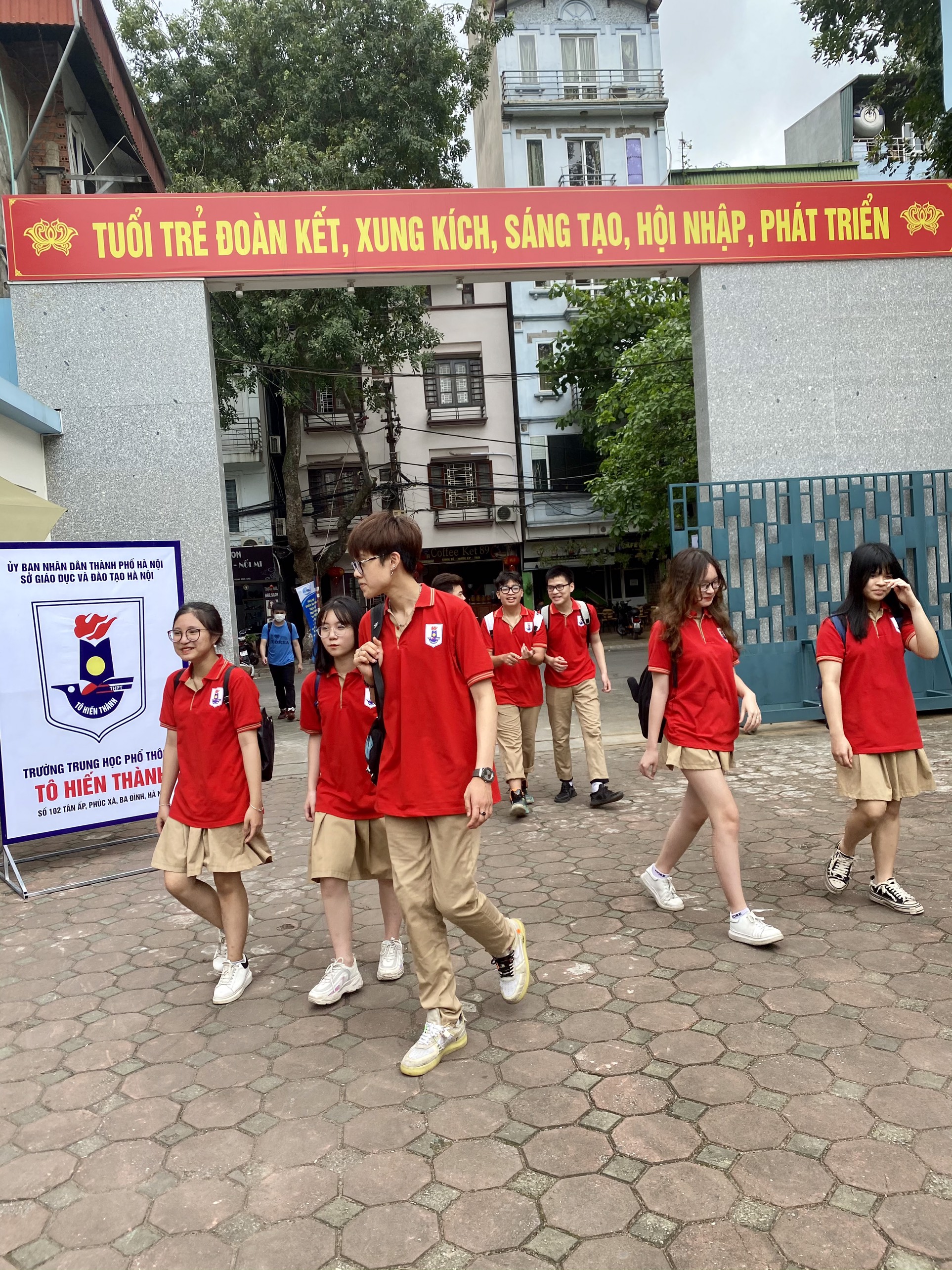 Hội đồng giáo dục trường THPT Huỳnh Thúc Kháng
